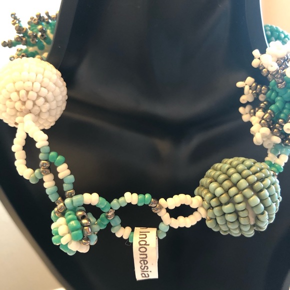 Beaded Necklace - Picture 4 of 9